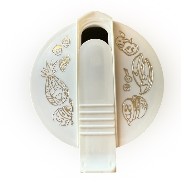 Vintage Tupperware Green Pitcher with White Flip-Top Lid – 8.5” Tall - Picture 8 of 10